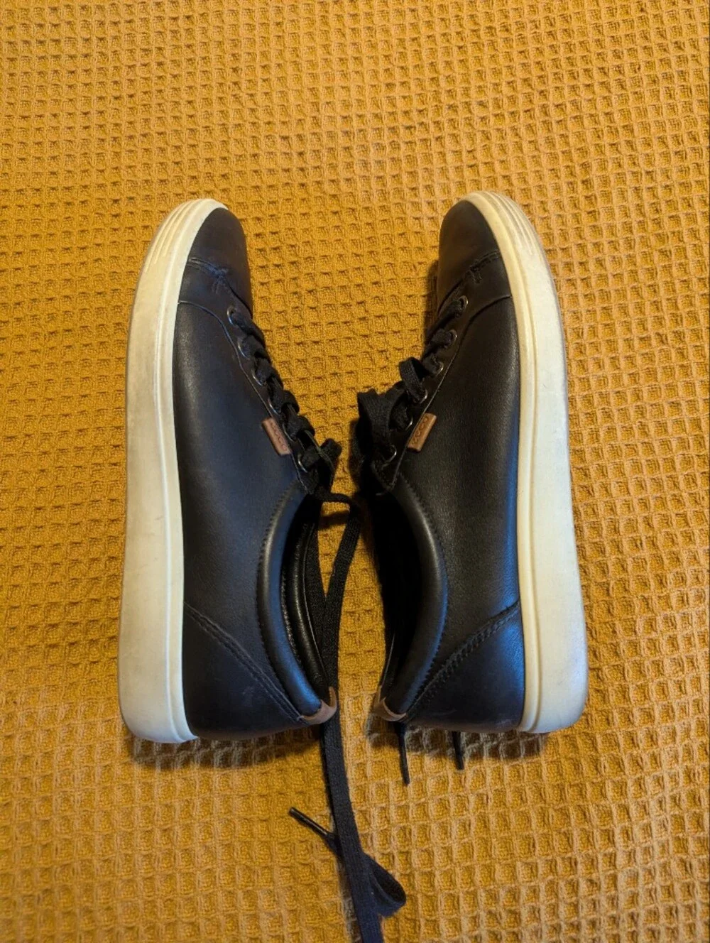 Ecco Women's Black Leather Lace-Up Sneakers, 39